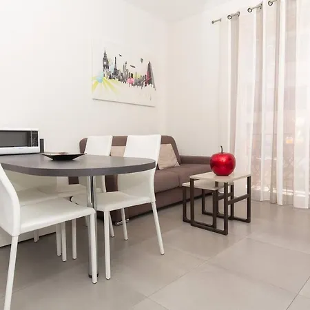 Palais Miramar: 1 Bed Side Sea View Lejlighed